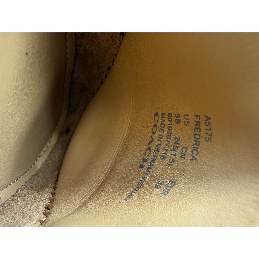 Coach Leather Driving Loafers Tan Gold Logo Plate Womens 9 Preppy Casual - Picture 11 of 11